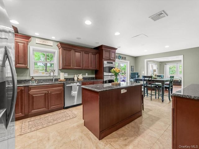 2 Seaview Ledge, Shoreham, NY 11786