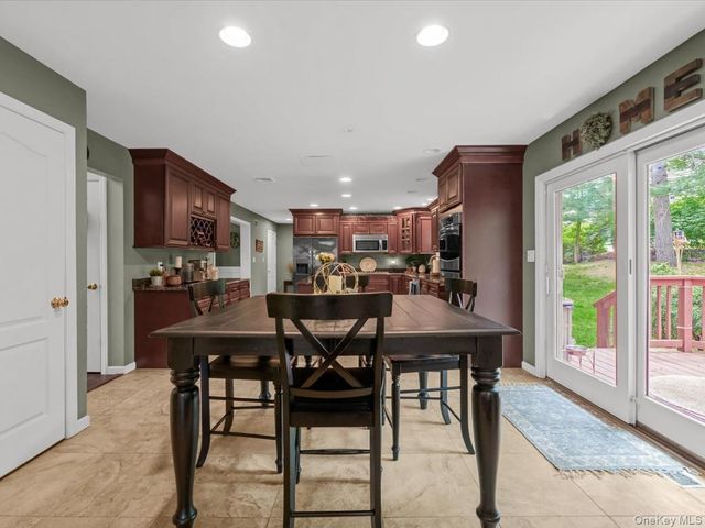 2 Seaview Ledge, Shoreham, NY 11786