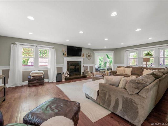 2 Seaview Ledge, Shoreham, NY 11786