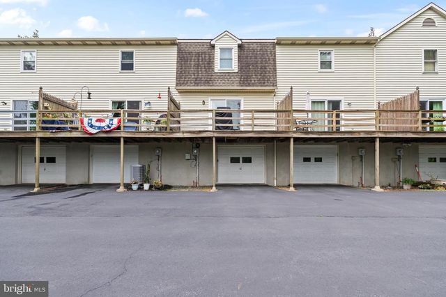 13 GARDEN CT, Elizabethtown, PA 17022