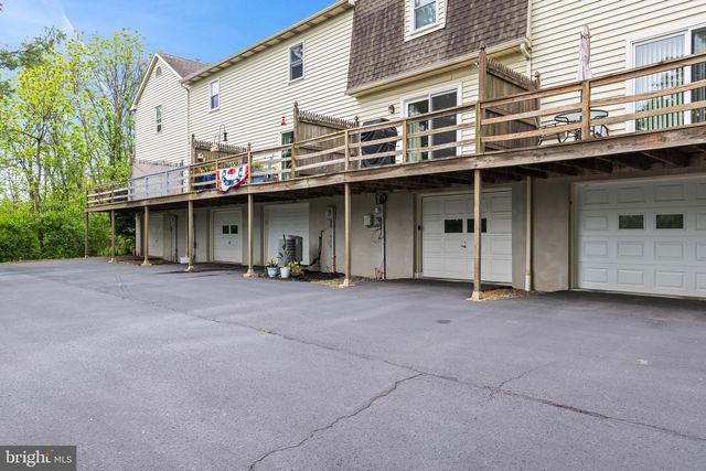 13 GARDEN CT, Elizabethtown, PA 17022