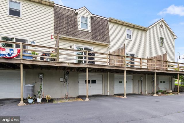 13 GARDEN CT, Elizabethtown, PA 17022
