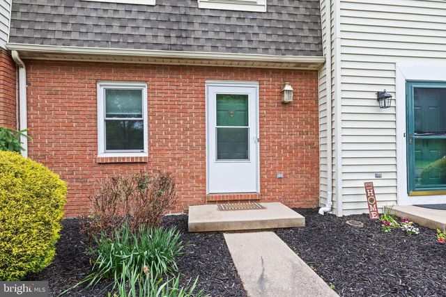13 GARDEN CT, Elizabethtown, PA 17022