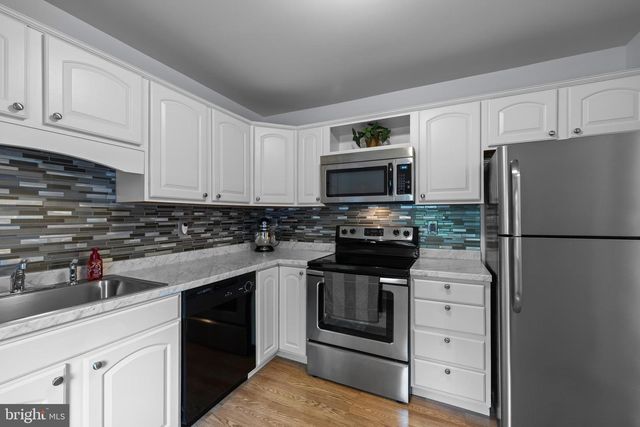 13 GARDEN CT, Elizabethtown, PA 17022