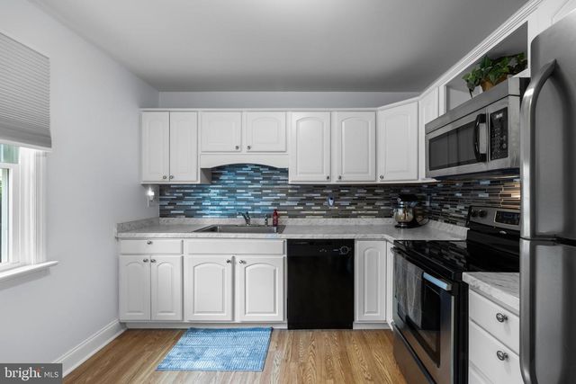 13 GARDEN CT, Elizabethtown, PA 17022