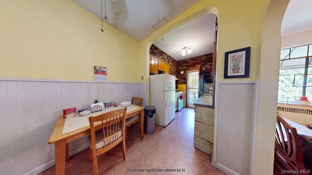 121 E 2nd Street, Brooklyn, NY 11218