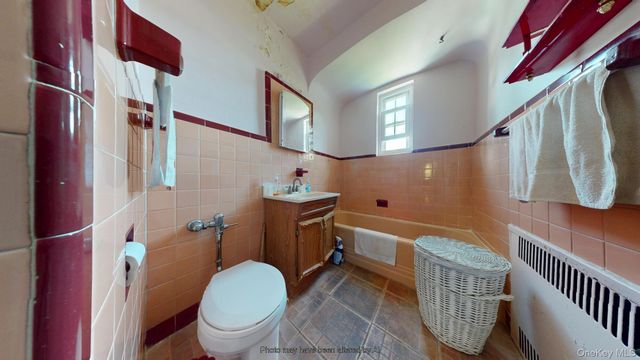 121 E 2nd Street, Brooklyn, NY 11218