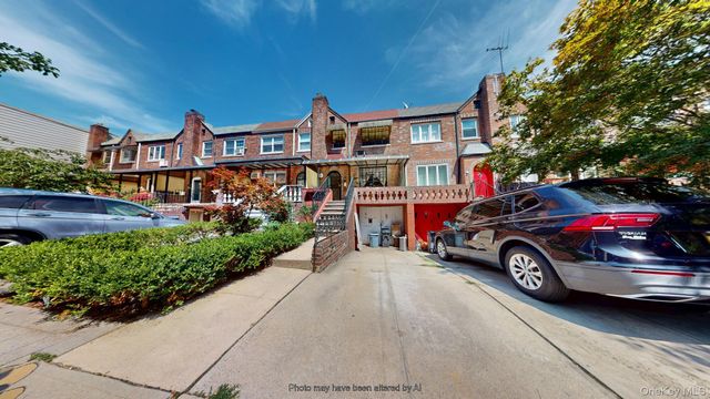 121 E 2nd Street, Brooklyn, NY 11218