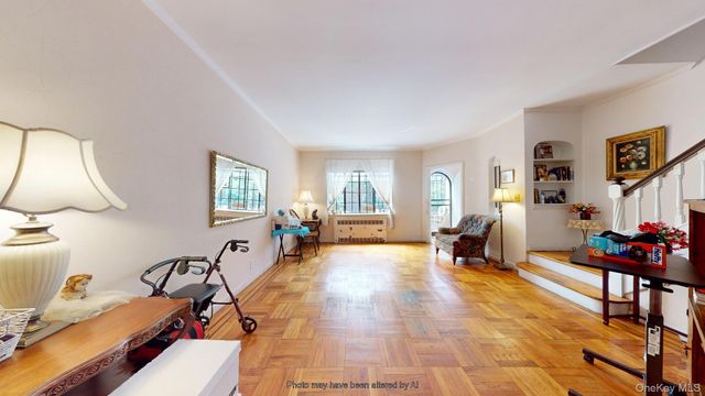 121 E 2nd Street, Brooklyn, NY 11218