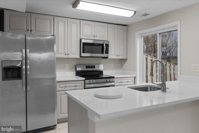 1139 AUTUMNHAZE CT, Herndon, VA 20170