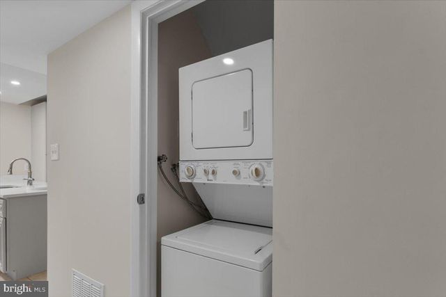 1139 AUTUMNHAZE CT, Herndon, VA 20170