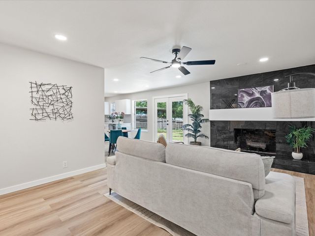 713 Hillside Drive, Sherman, TX 75090
