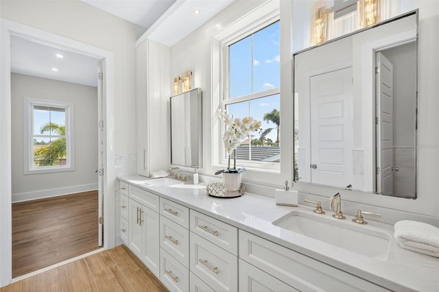 2050 HAWAII AVENUE NE, St Petersburg, FL 33703