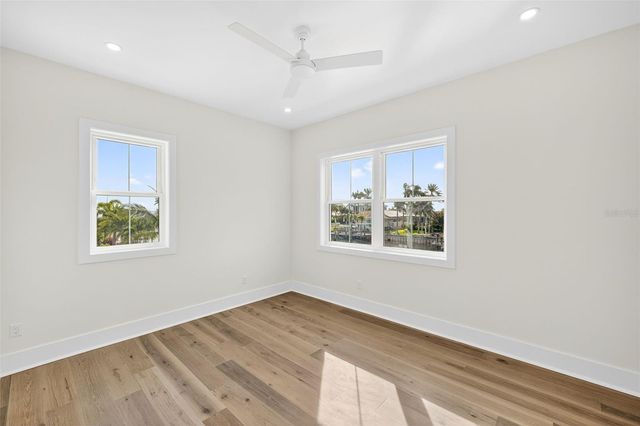 2050 HAWAII AVENUE NE, St Petersburg, FL 33703