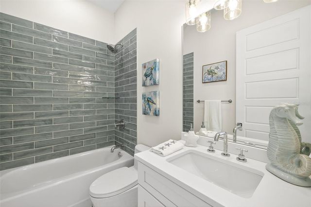 2050 HAWAII AVENUE NE, St Petersburg, FL 33703