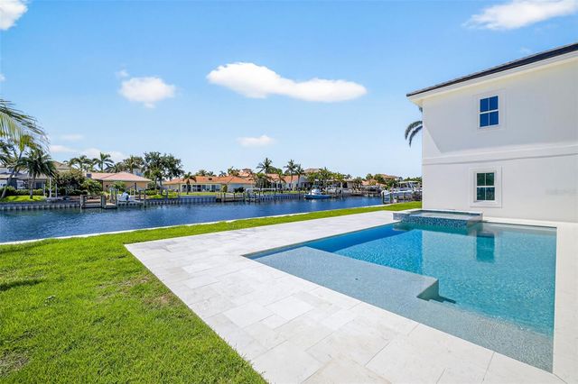 2050 HAWAII AVENUE NE, St Petersburg, FL 33703