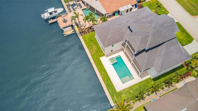 2050 HAWAII AVENUE NE, St Petersburg, FL 33703