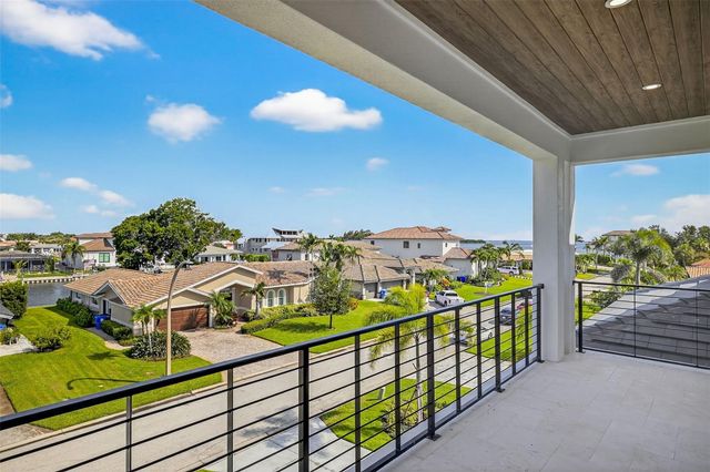 2050 HAWAII AVENUE NE, St Petersburg, FL 33703