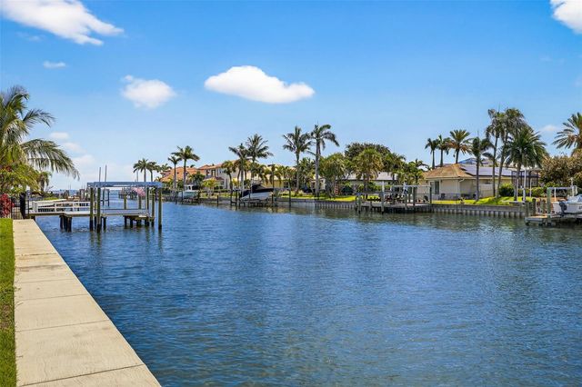 2050 HAWAII AVENUE NE, St Petersburg, FL 33703