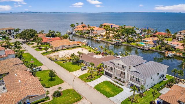 2050 HAWAII AVENUE NE, St Petersburg, FL 33703