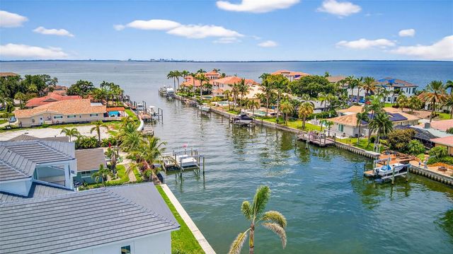 2050 HAWAII AVENUE NE, St Petersburg, FL 33703