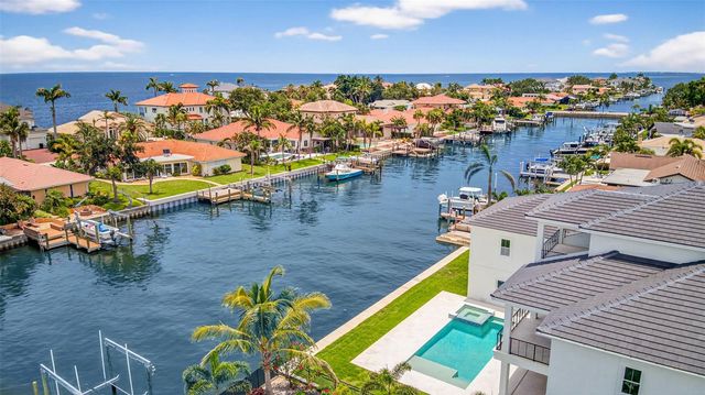 2050 HAWAII AVENUE NE, St Petersburg, FL 33703