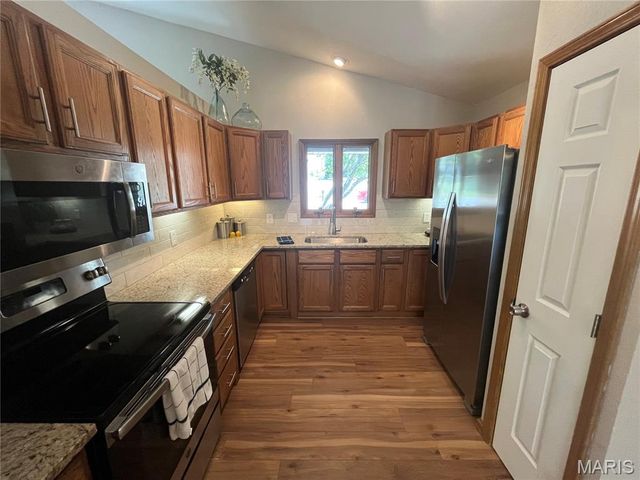 8638 W Shore Drive, Hillsboro, MO 63050