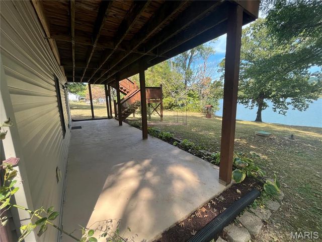 8638 W Shore Drive, Hillsboro, MO 63050
