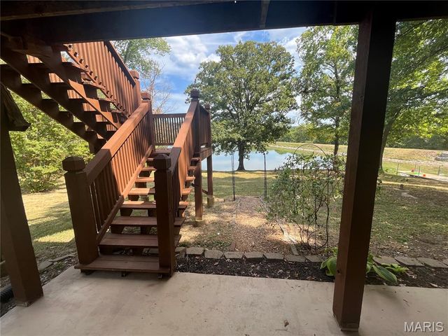 8638 W Shore Drive, Hillsboro, MO 63050