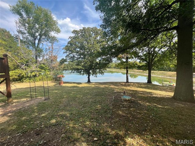 8638 W Shore Drive, Hillsboro, MO 63050