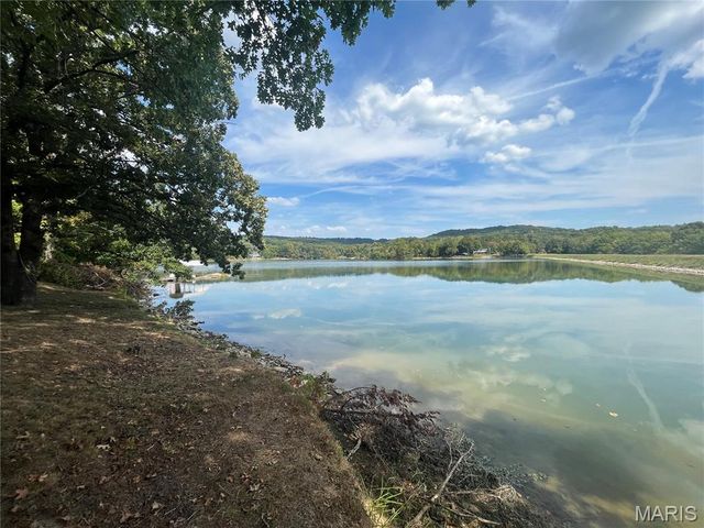 8638 W Shore Drive, Hillsboro, MO 63050