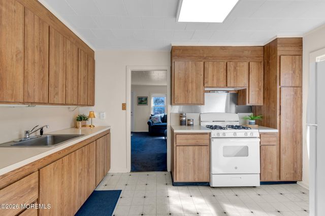 921 Park Place, Red Bank, NJ 07701