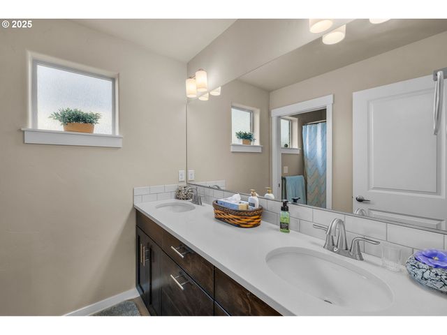 51840 HOLLINSHEAD Pl, La Pine, OR 97739