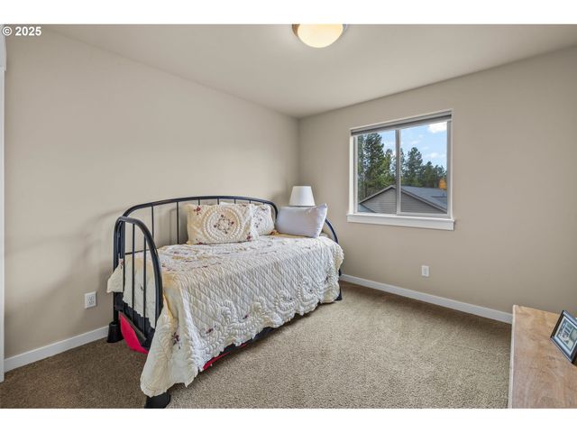 51840 HOLLINSHEAD Pl, La Pine, OR 97739