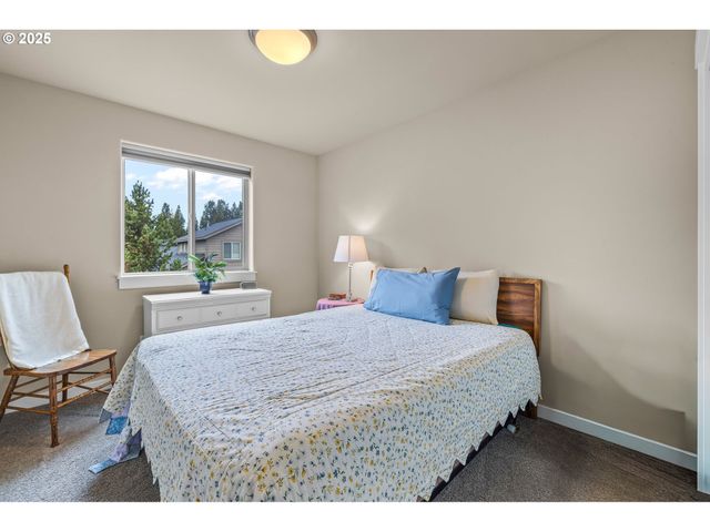 51840 HOLLINSHEAD Pl, La Pine, OR 97739