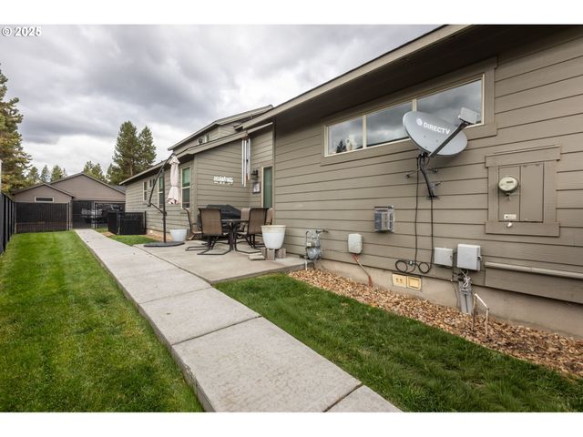 51840 HOLLINSHEAD Pl, La Pine, OR 97739