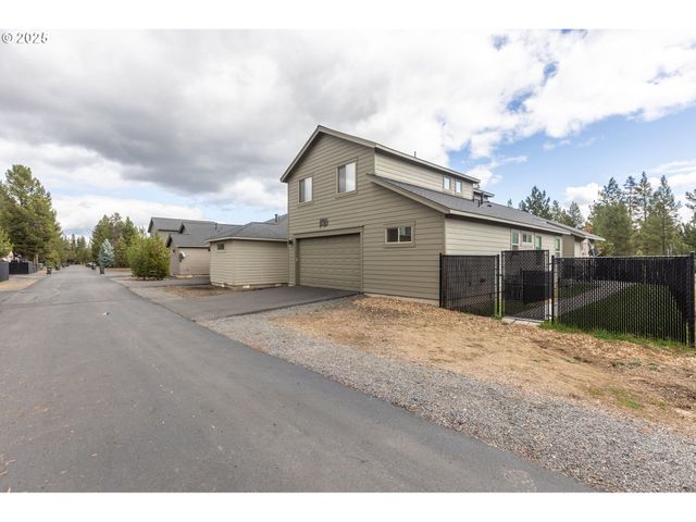 51840 HOLLINSHEAD Pl, La Pine, OR 97739