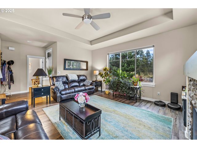 51840 HOLLINSHEAD Pl, La Pine, OR 97739