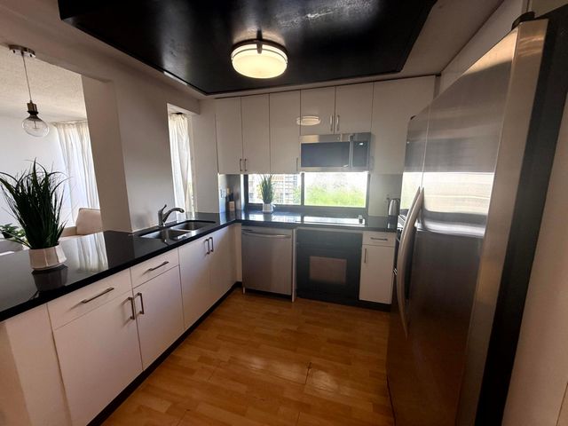 16909 N Bay Road 507, Sunny Isles Beach, FL 33160