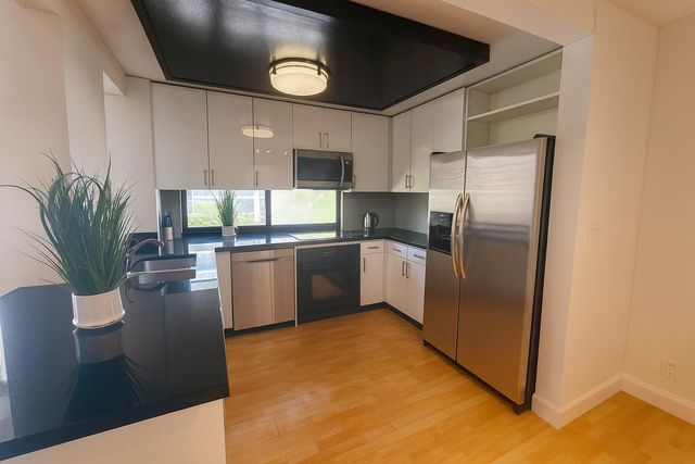 16909 N Bay Road 507, Sunny Isles Beach, FL 33160