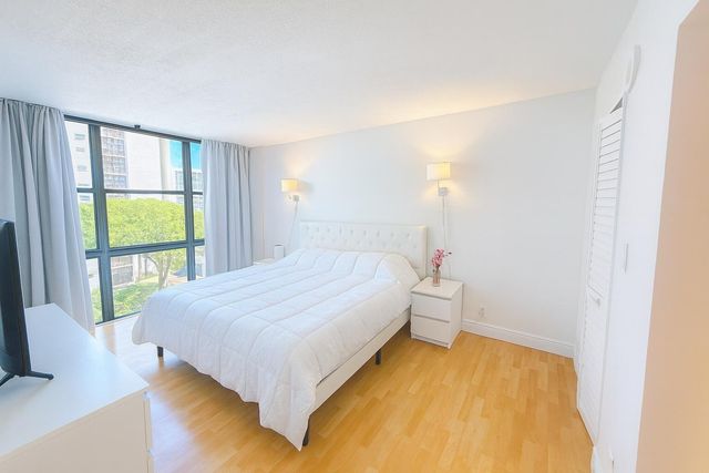 16909 N Bay Road 507, Sunny Isles Beach, FL 33160