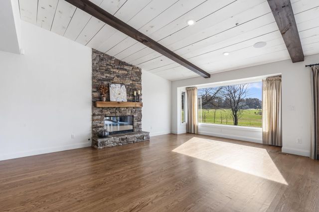 5724 E Farm Road 132, Springfield, MO 65802