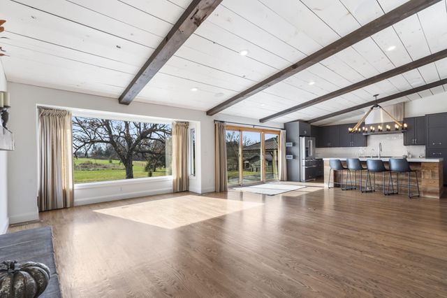 5724 E Farm Road 132, Springfield, MO 65802