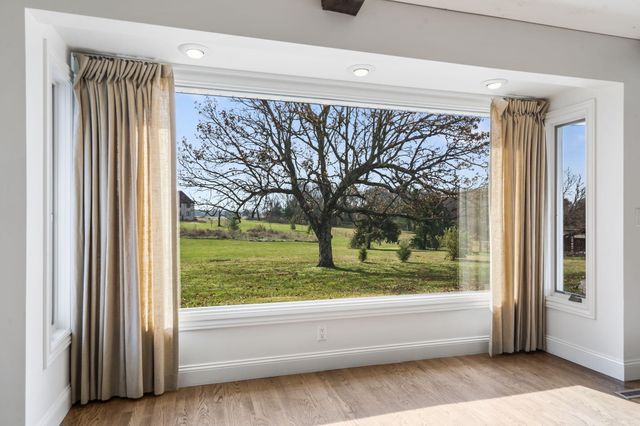 5724 E Farm Road 132, Springfield, MO 65802