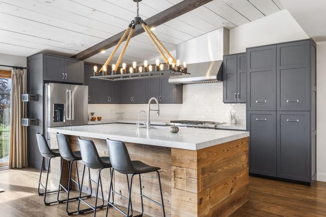 5724 E Farm Road 132, Springfield, MO 65802