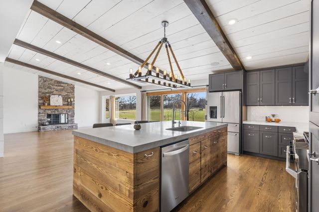 5724 E Farm Road 132, Springfield, MO 65802