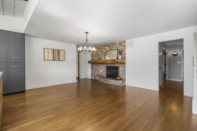 5724 E Farm Road 132, Springfield, MO 65802