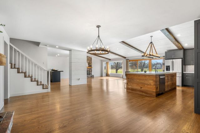 5724 E Farm Road 132, Springfield, MO 65802