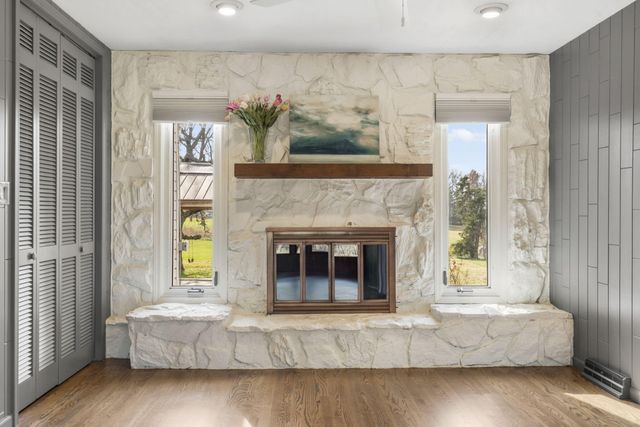 5724 E Farm Road 132, Springfield, MO 65802