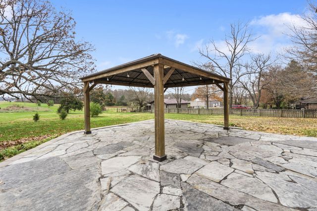 5724 E Farm Road 132, Springfield, MO 65802